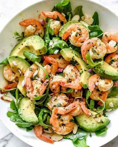 SALADE DAVOCAT AUX CREVETTES